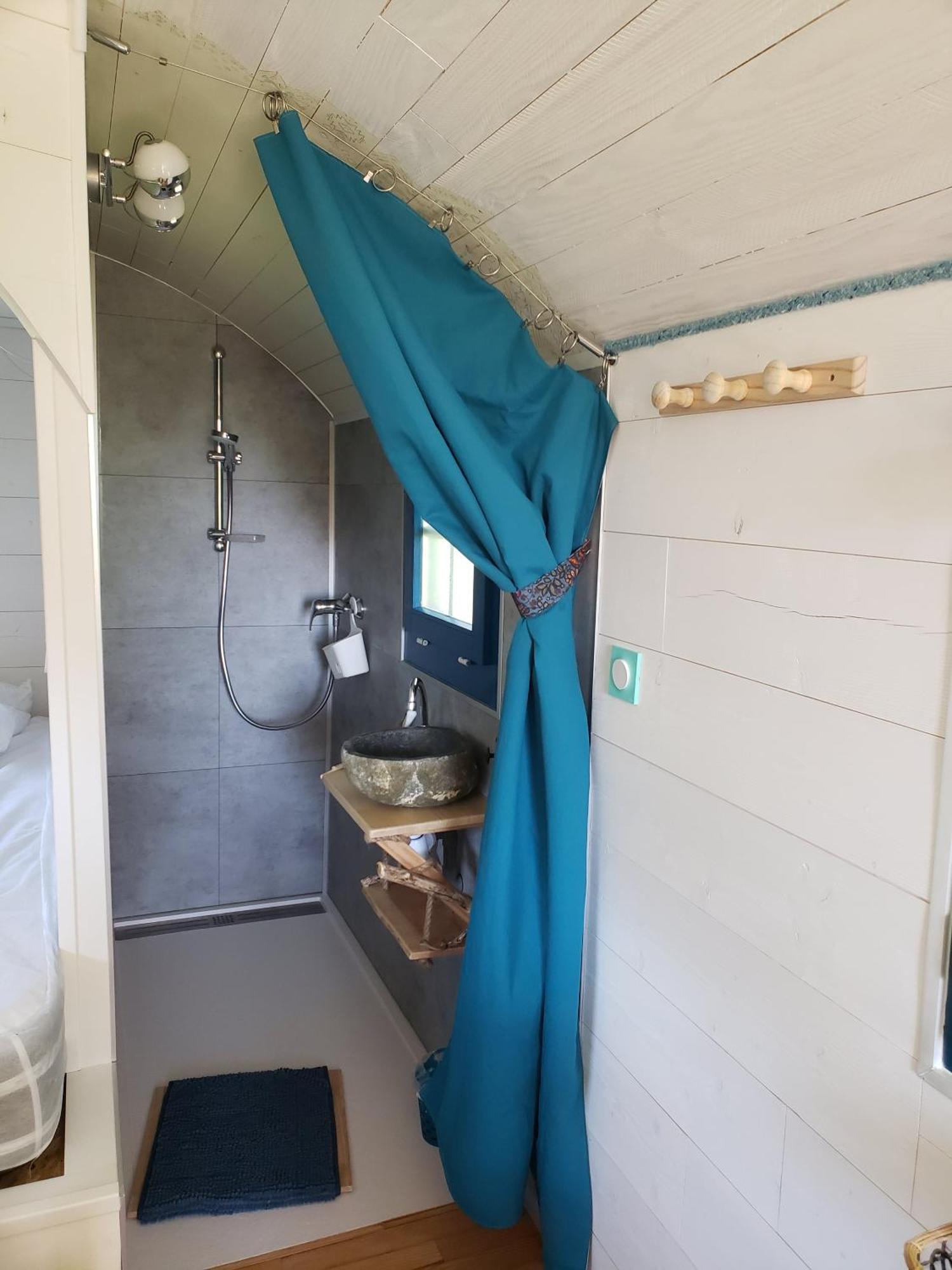 La Roulotte Tiny House Du Mond'Ideal Leval  Exterior photo