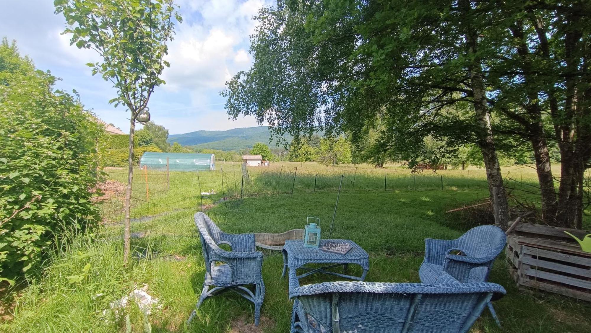 La Roulotte Tiny House Du Mond'Ideal Leval  Exterior photo